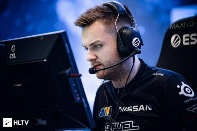 flusha 在 dima_wallhacks 的直播中与 10 个 FACEIT 级别的玩家对战