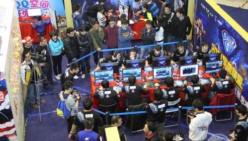 让我们携手并进！ Bilibili Gaming 官方： Easyhoon 将继续担任俱乐部教练