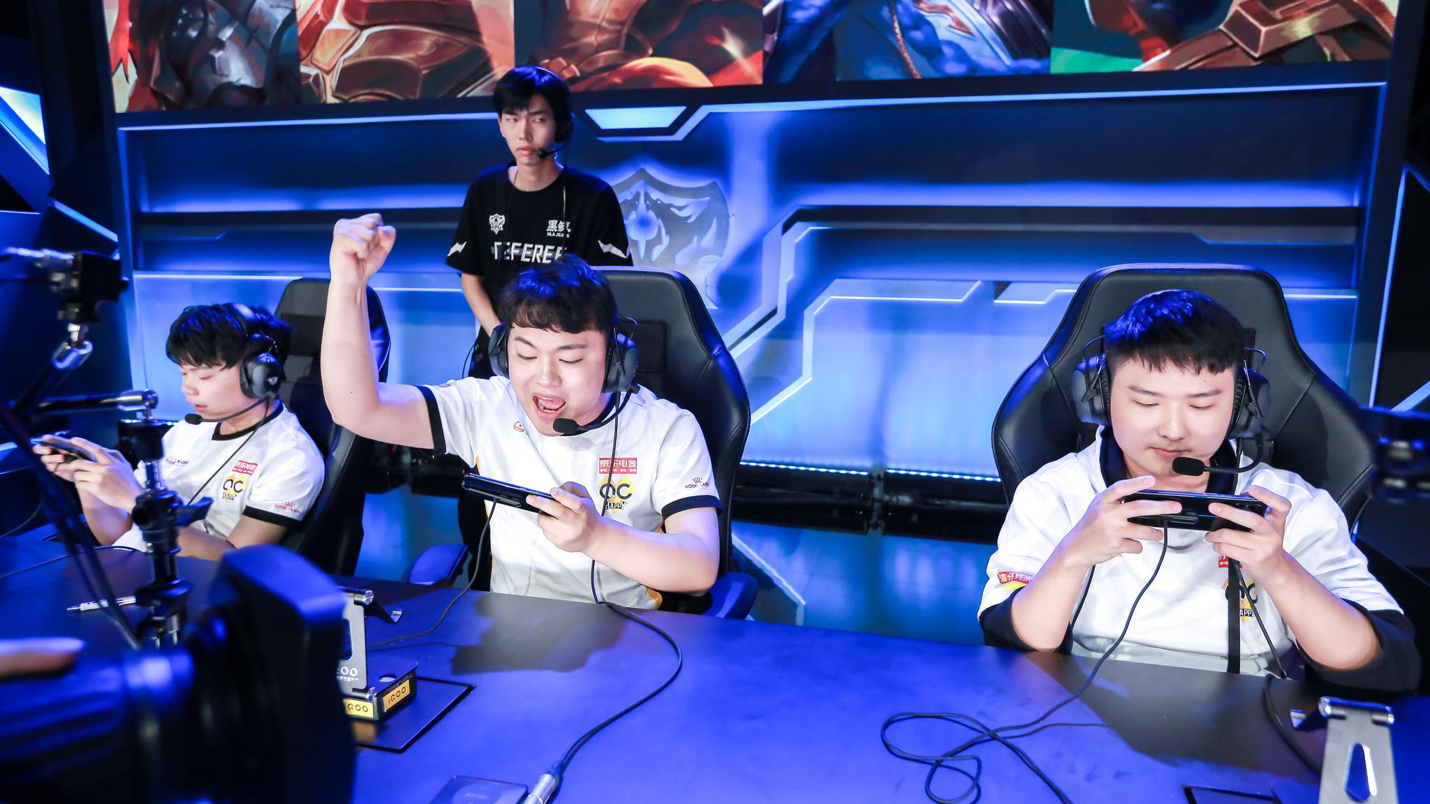 knight 在与 Anyone's Legend 的比赛前表示：“我们需要更好地进行早期团战——否则，我们可能会输。”